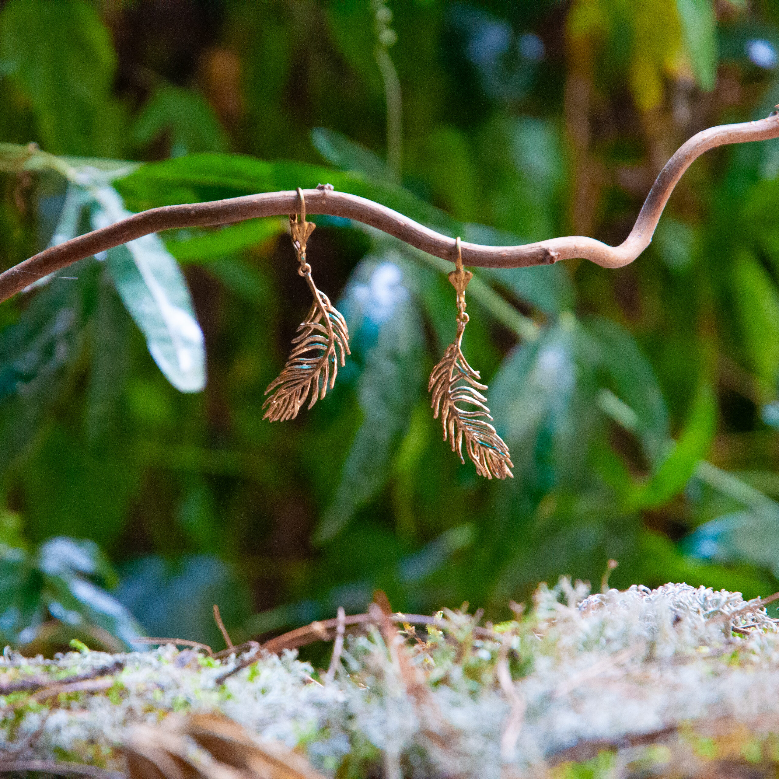 Boucles d&rsquo;oreilles plumes dorées