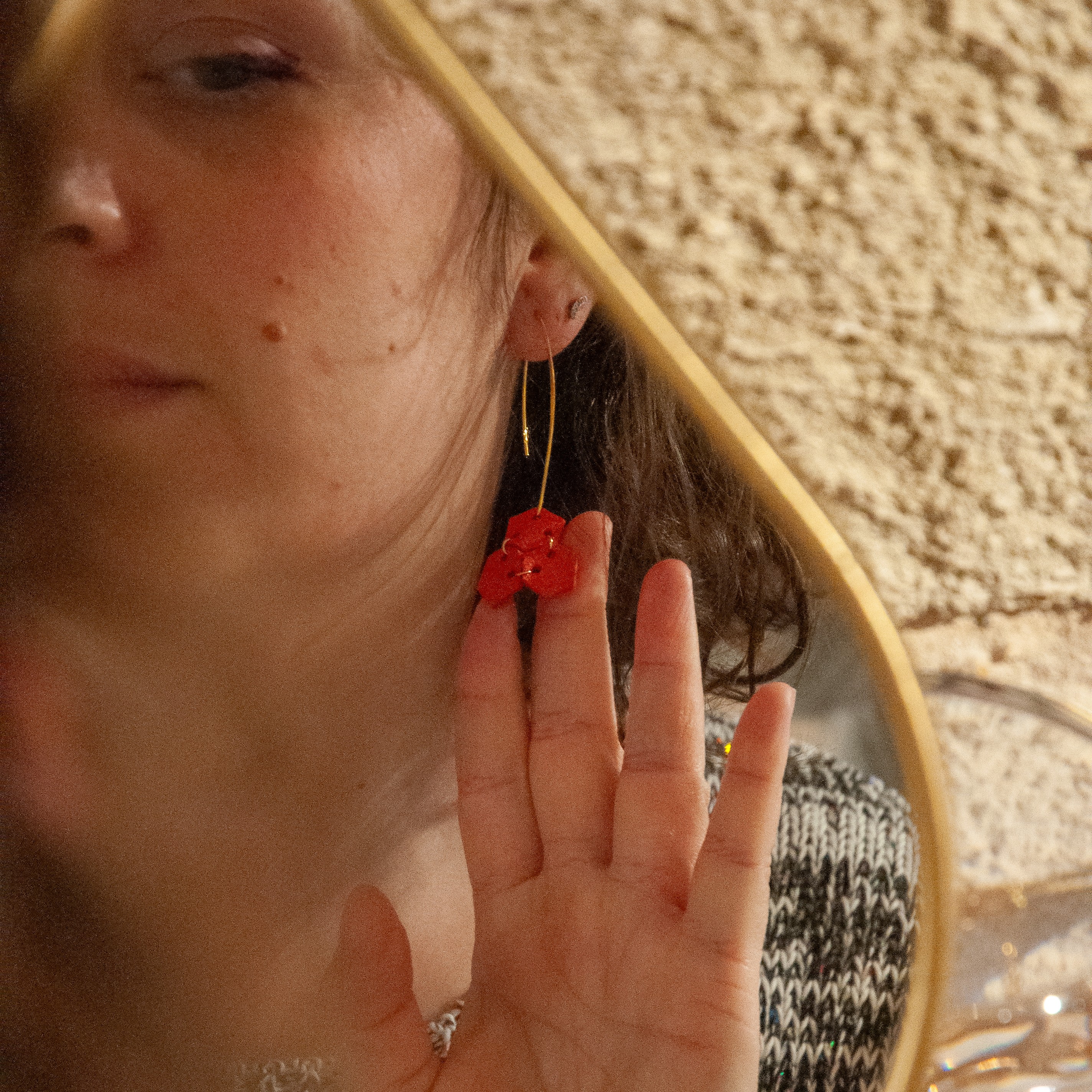 Boucles d&rsquo;oreilles nid d&rsquo;abeille cuir